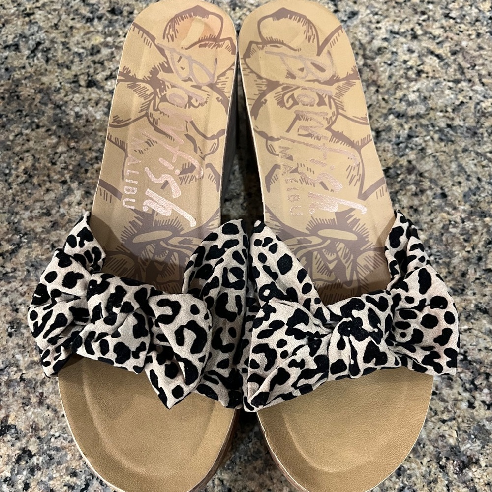 Blowfish Malibu Leopard Print Sandals – Size 9 🐆✨